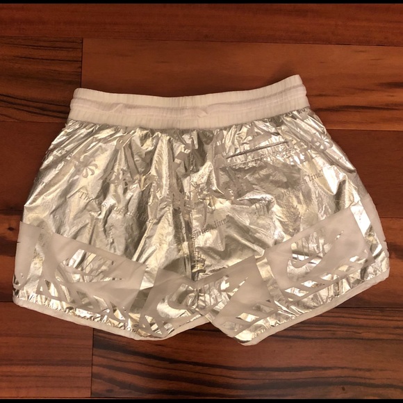 Awesome Nike silver running shorts size S - Picture 3 of 7
